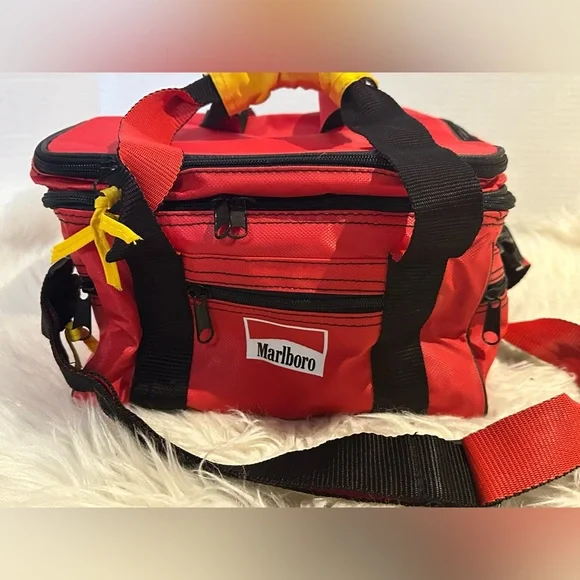 Retired MARLBORO Insulated Soft Lunchbox Red Lunch Bag 6 Pack Cooler 1990s - Picture 4 of 11